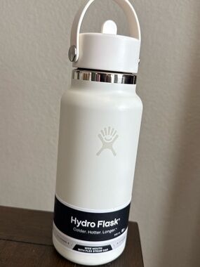 Hydro Flask White Insulated Water Bottle with Flex Straw Cap
